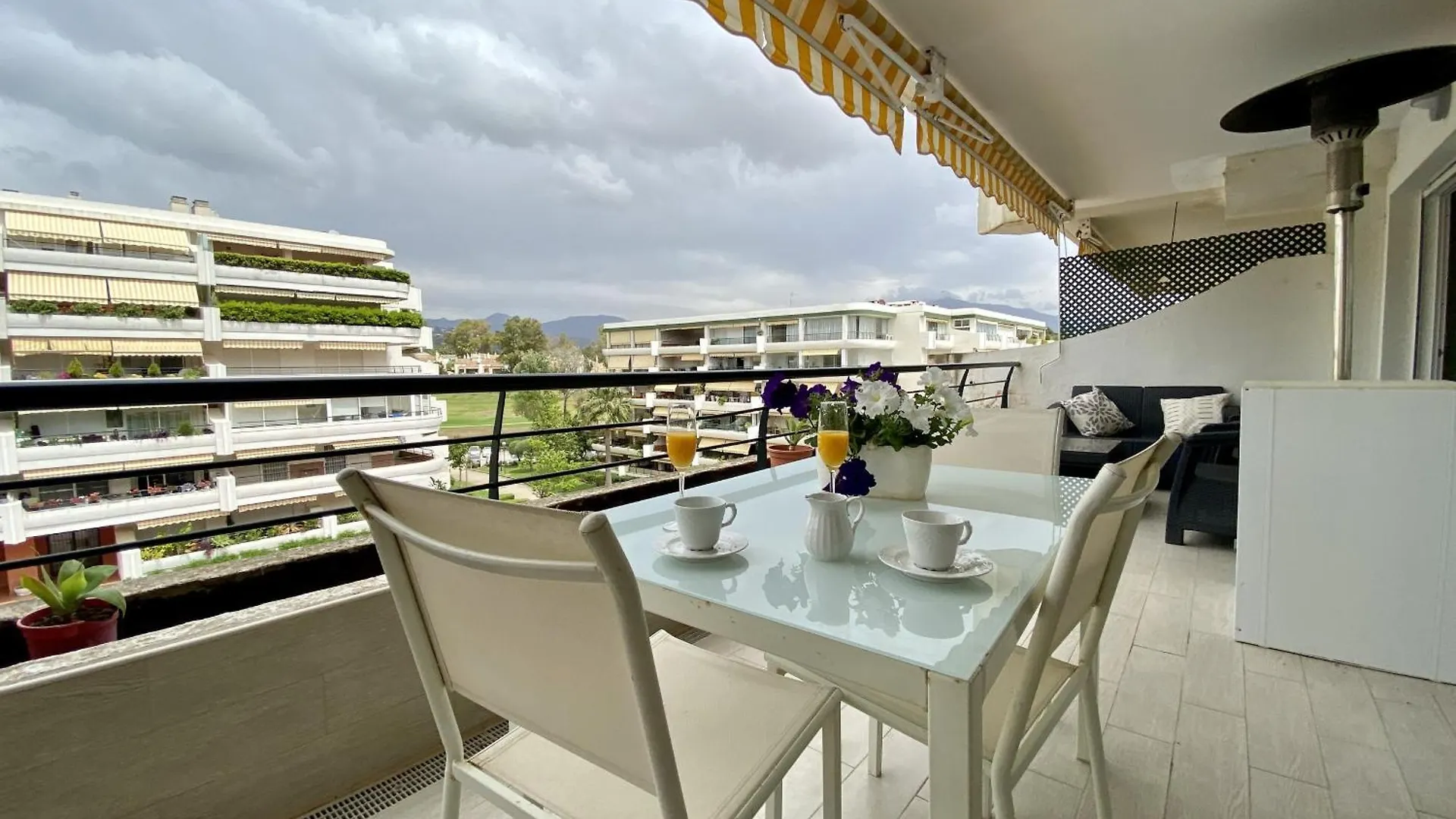 Peace Views And Terrace In Marbella Apartment