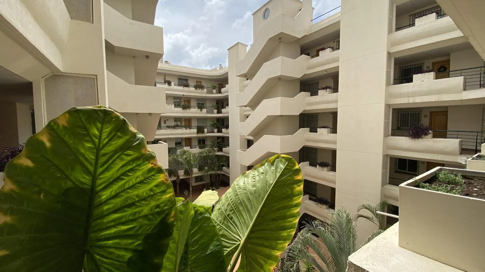 Peace Views And Terrace In Marbella Apartment