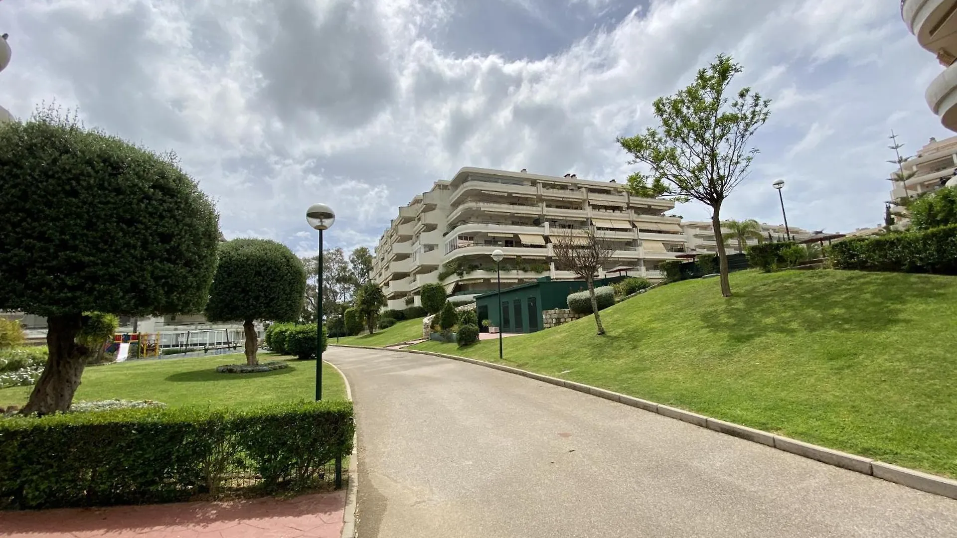 Peace Views And Terrace In Marbella Apartment