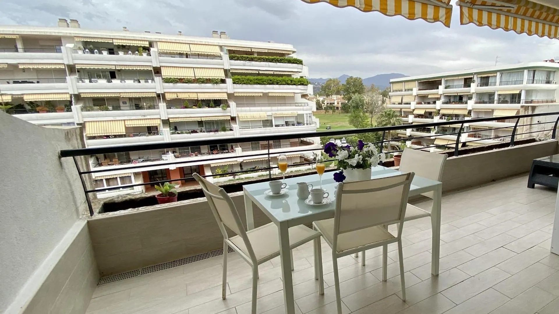 Peace Views And Terrace In Marbella Apartment